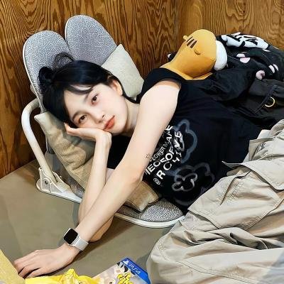 两个伊莲娜海报